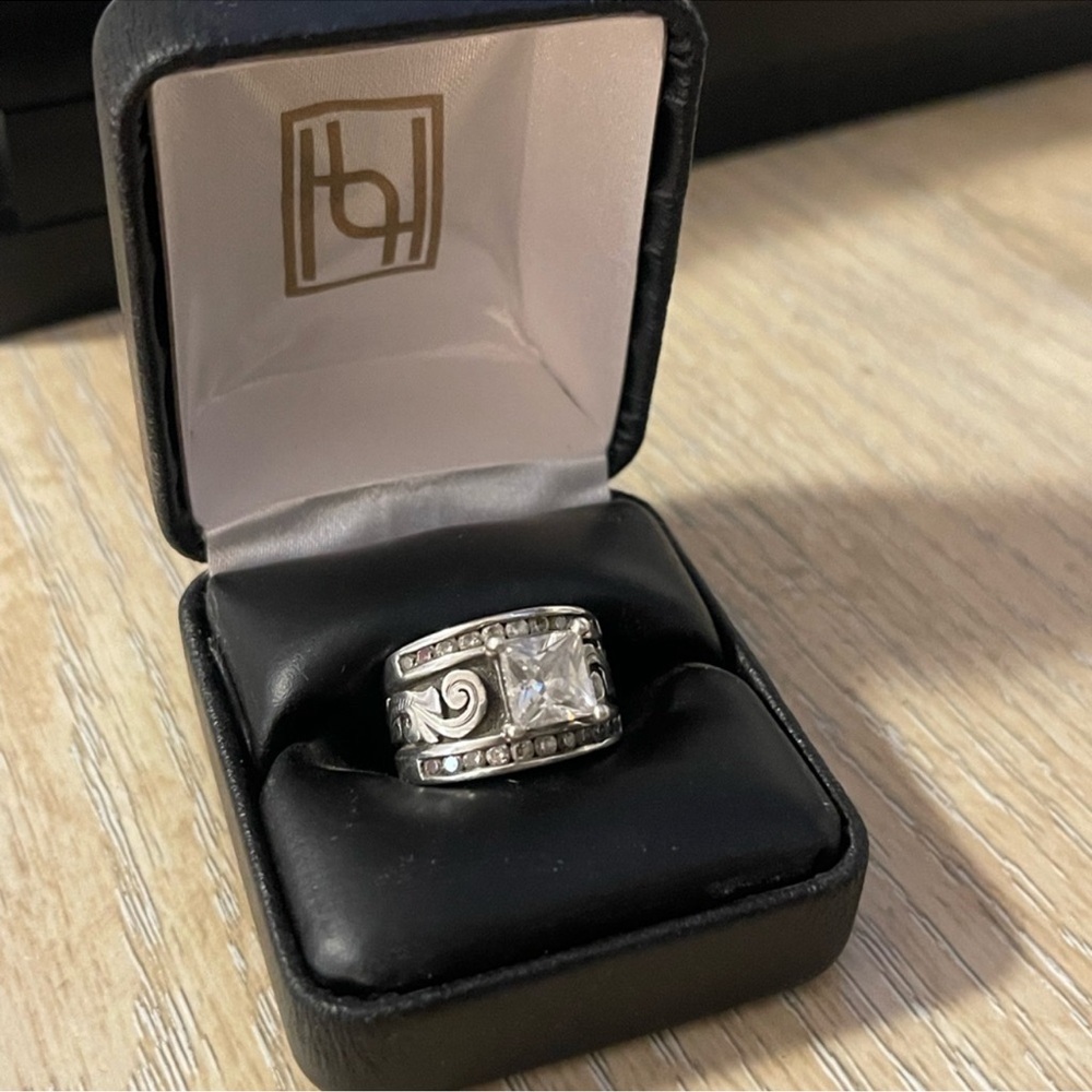 HYO Silver Ring with Clear Stones WESTERN